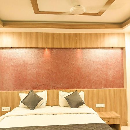 Hotel Royal Wings Elūr Dış mekan fotoğraf
