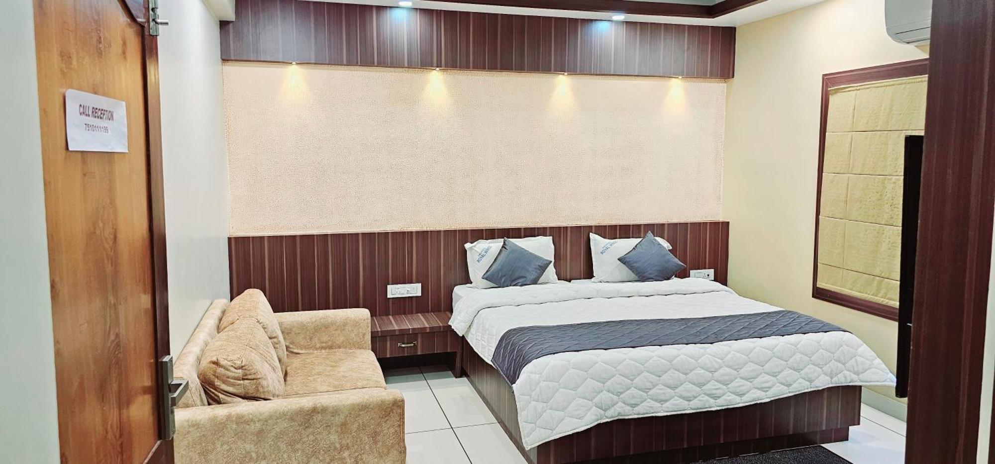 Hotel Royal Wings Elūr Dış mekan fotoğraf