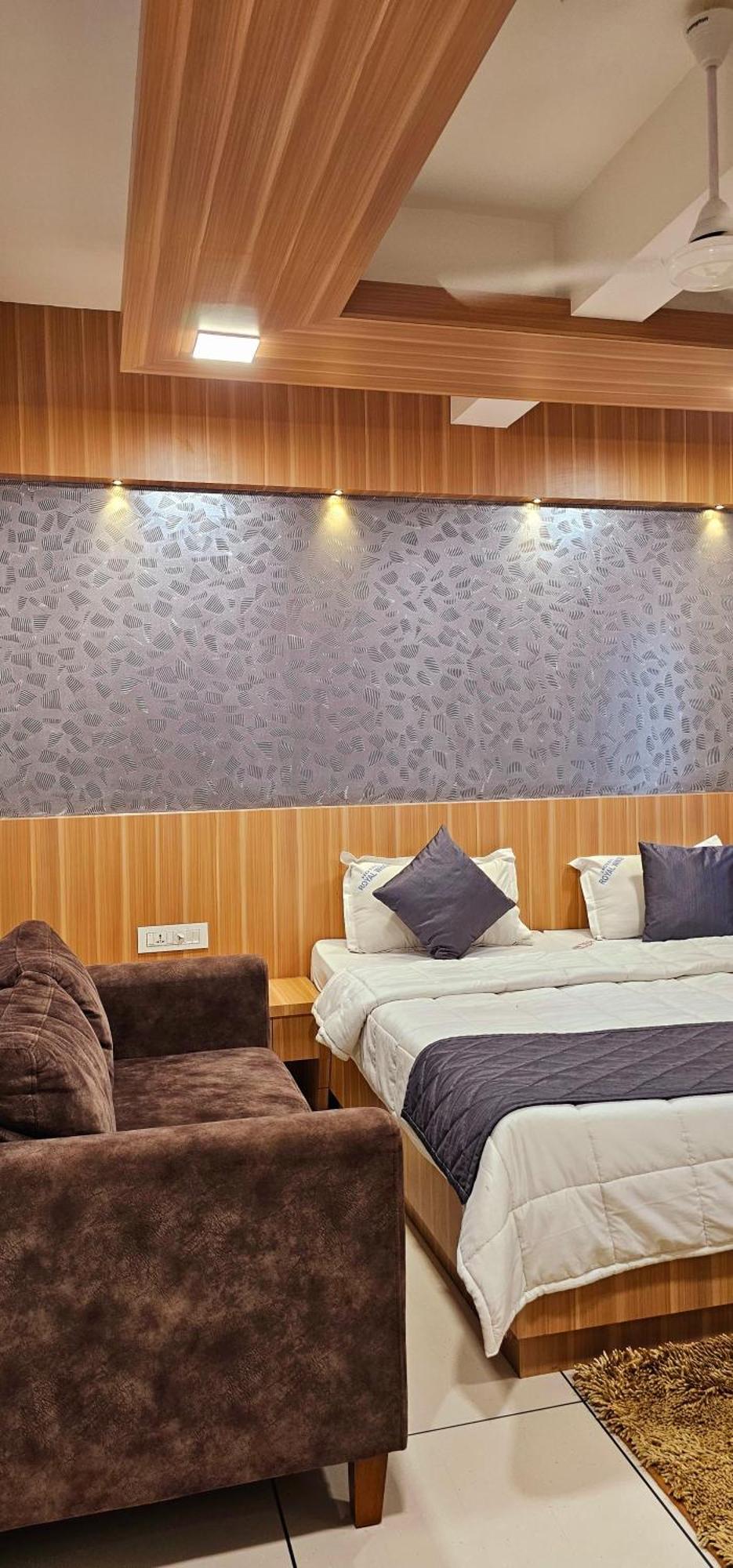 Hotel Royal Wings Elūr Dış mekan fotoğraf