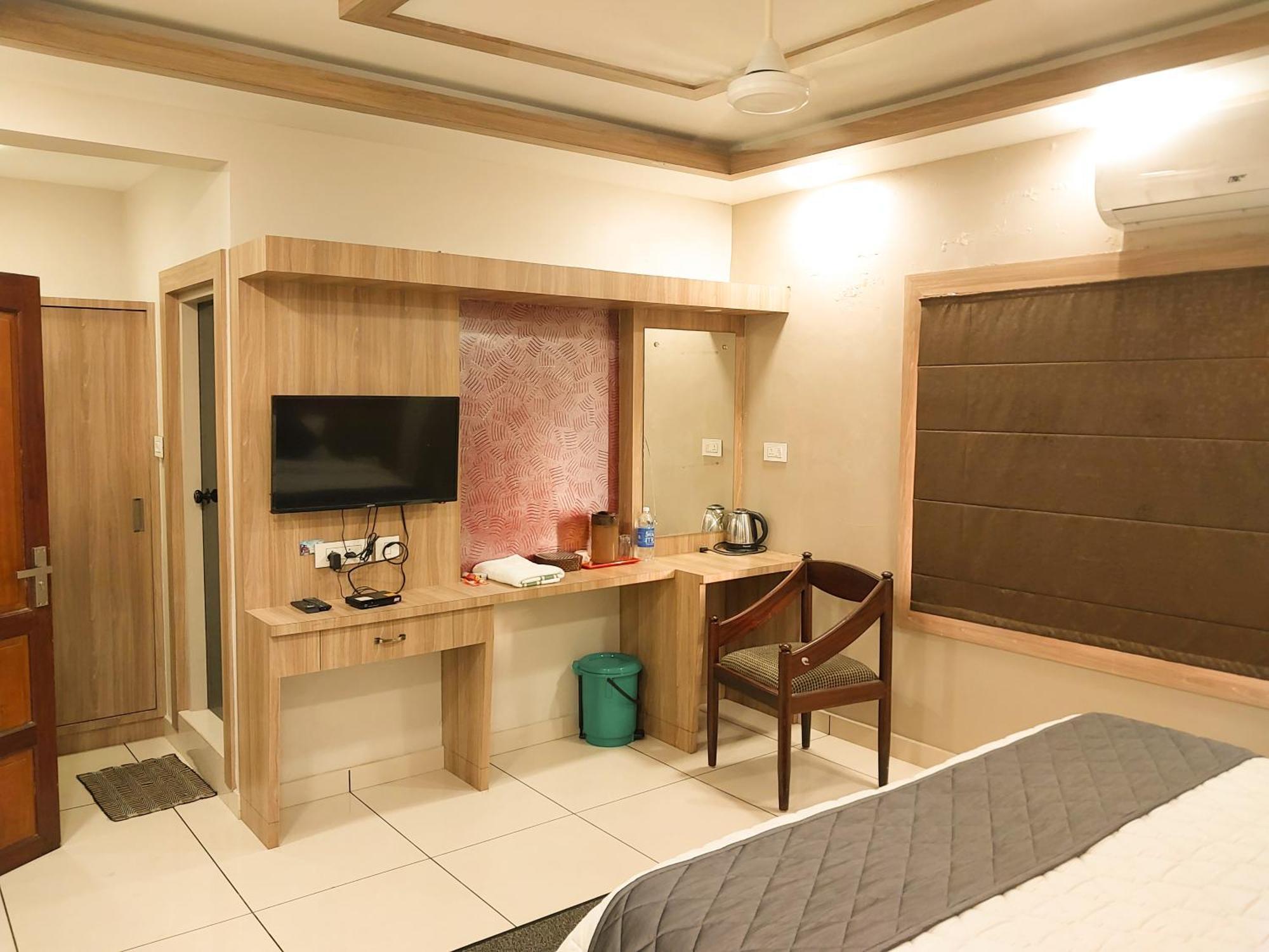 Hotel Royal Wings Elūr Dış mekan fotoğraf