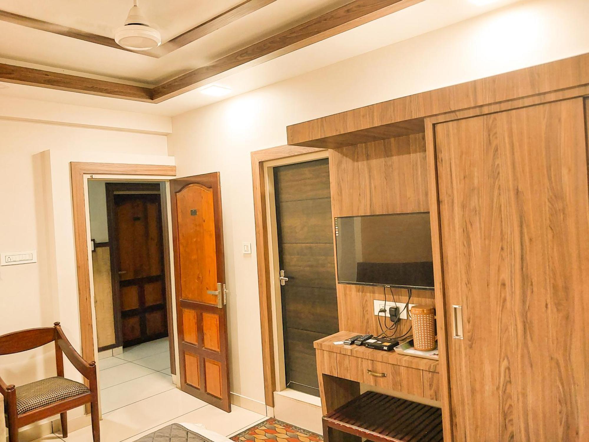 Hotel Royal Wings Elūr Dış mekan fotoğraf