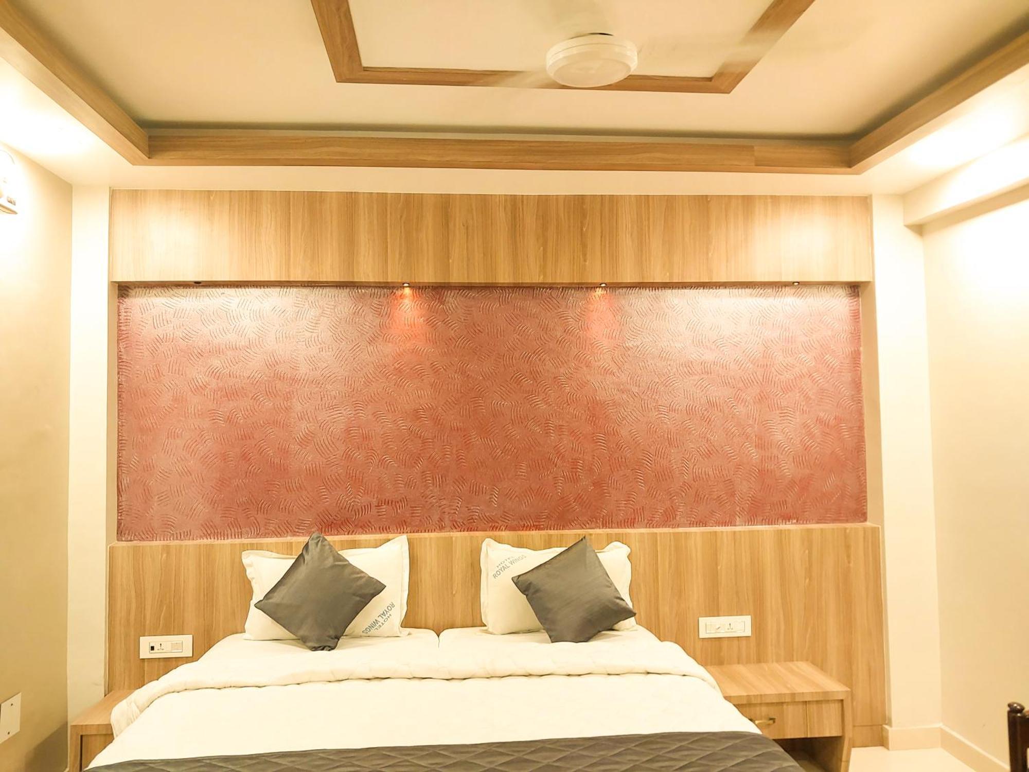 Hotel Royal Wings Elūr Dış mekan fotoğraf