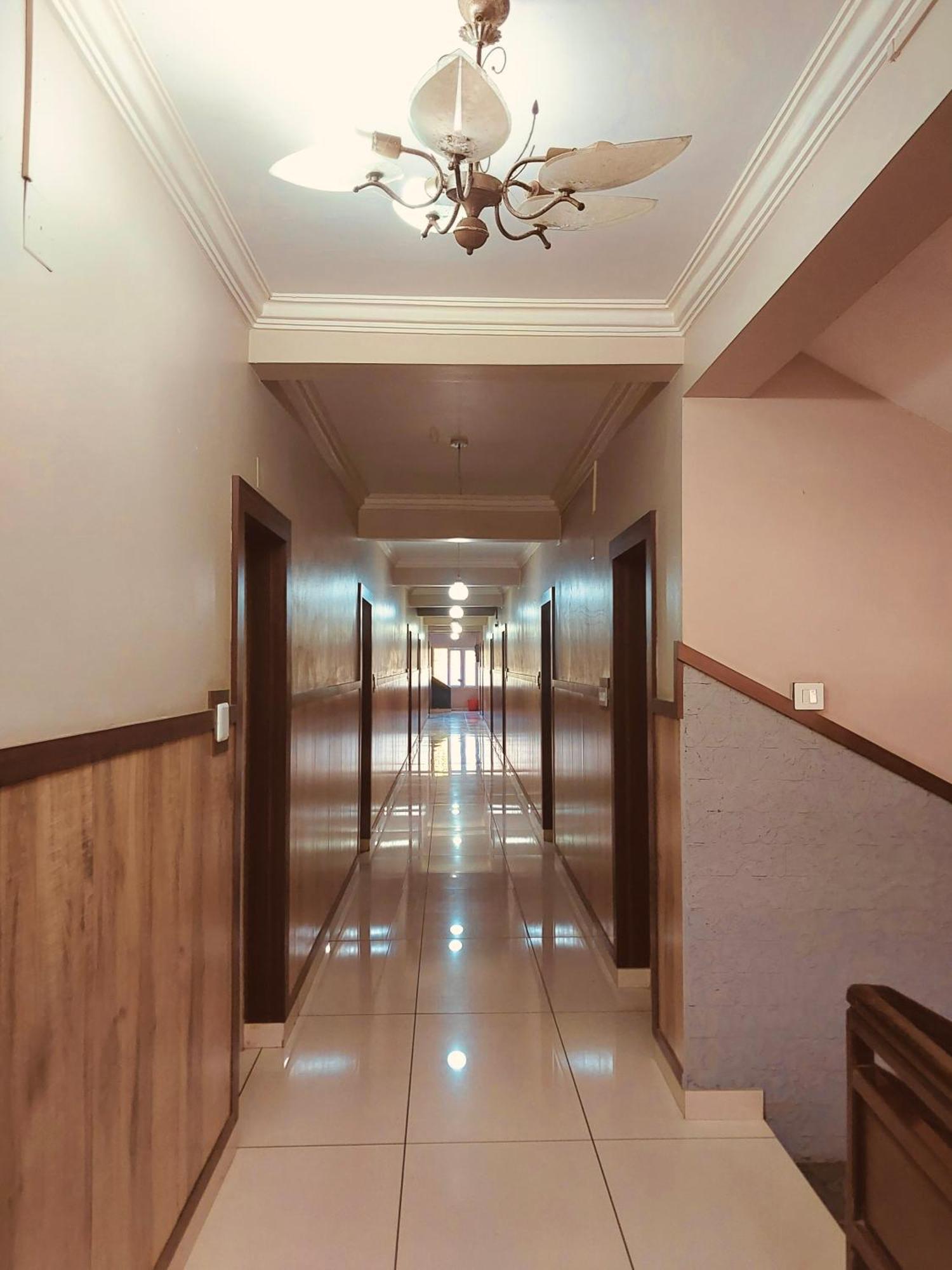 Hotel Royal Wings Elūr Dış mekan fotoğraf