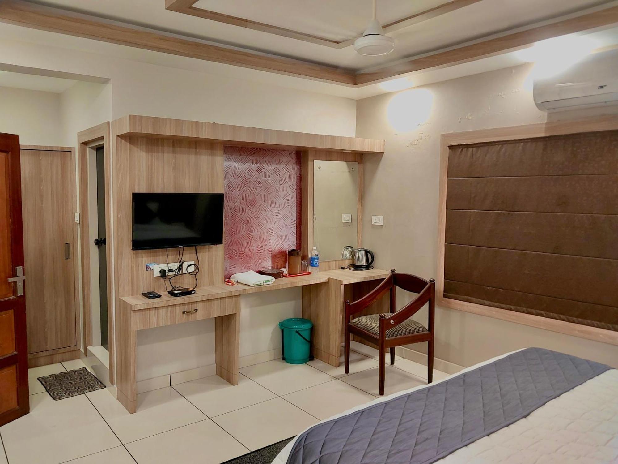 Hotel Royal Wings Elūr Dış mekan fotoğraf