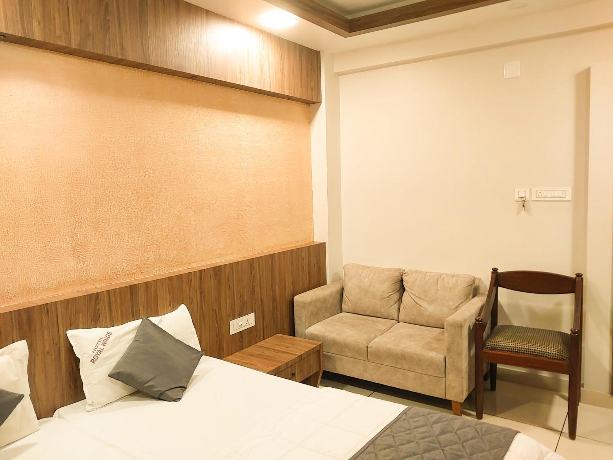 Hotel Royal Wings Elūr Dış mekan fotoğraf
