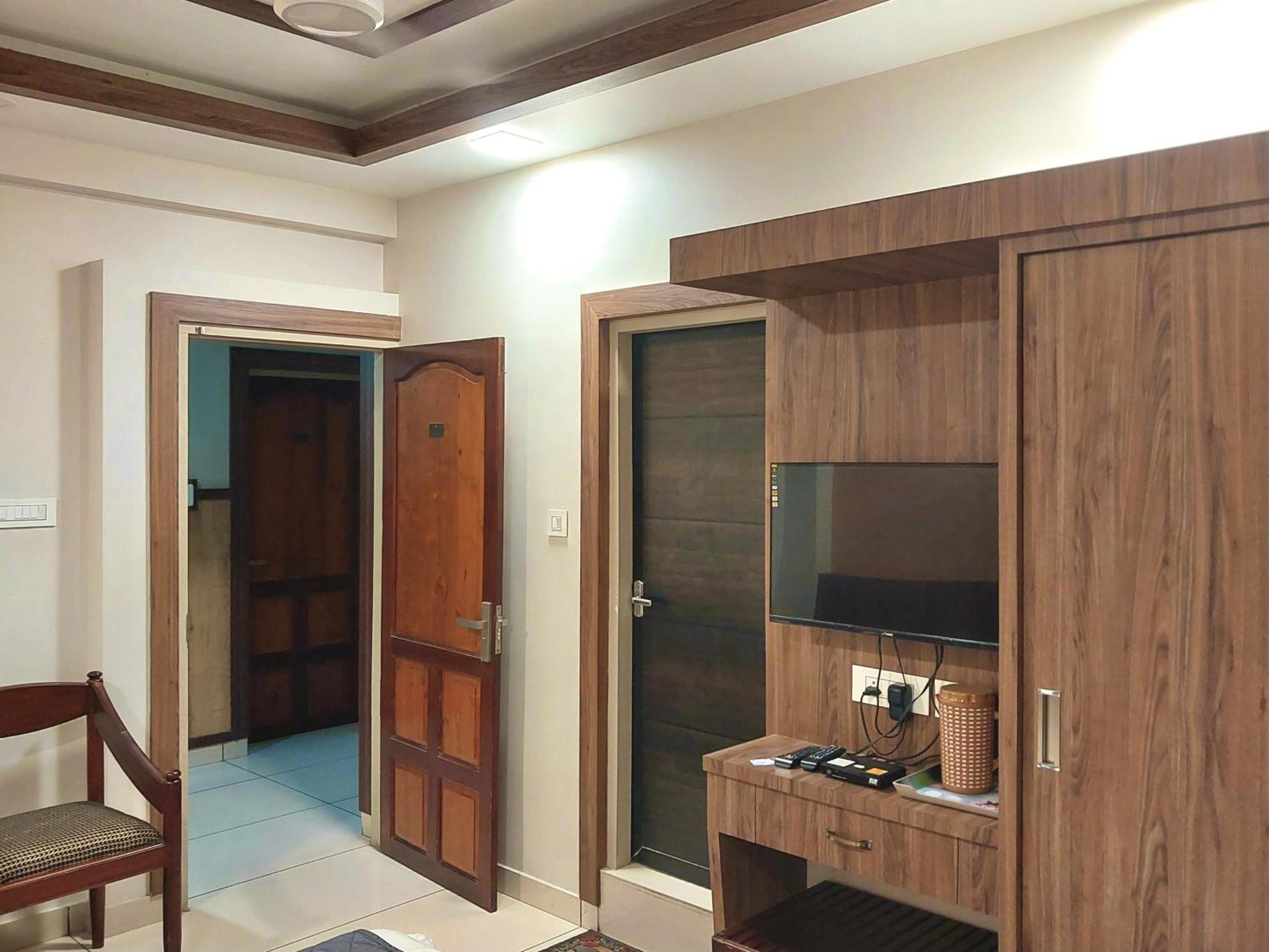 Hotel Royal Wings Elūr Dış mekan fotoğraf